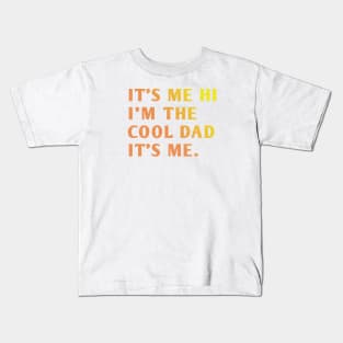 IT'S ME HI I'M THE COOL DAD IT'S ME. Kids T-Shirt